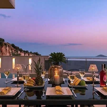 Sleeps 10 Pool Air Con Wifi * Καλκάν