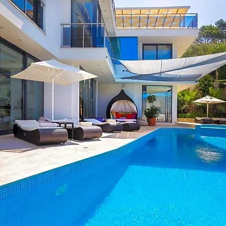 Sleeps 10 Pool Air Con Wifi Καλκάν