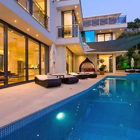 Sleeps 10 Pool Air Con Wifi Καλκάν