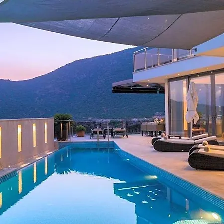Sleeps 10 Pool Air Con Wifi * Καλκάν