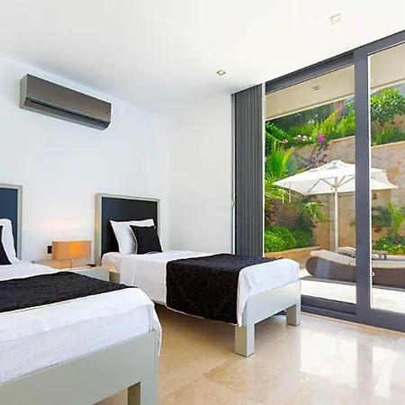 Sleeps 10 Pool Air Con Wifi